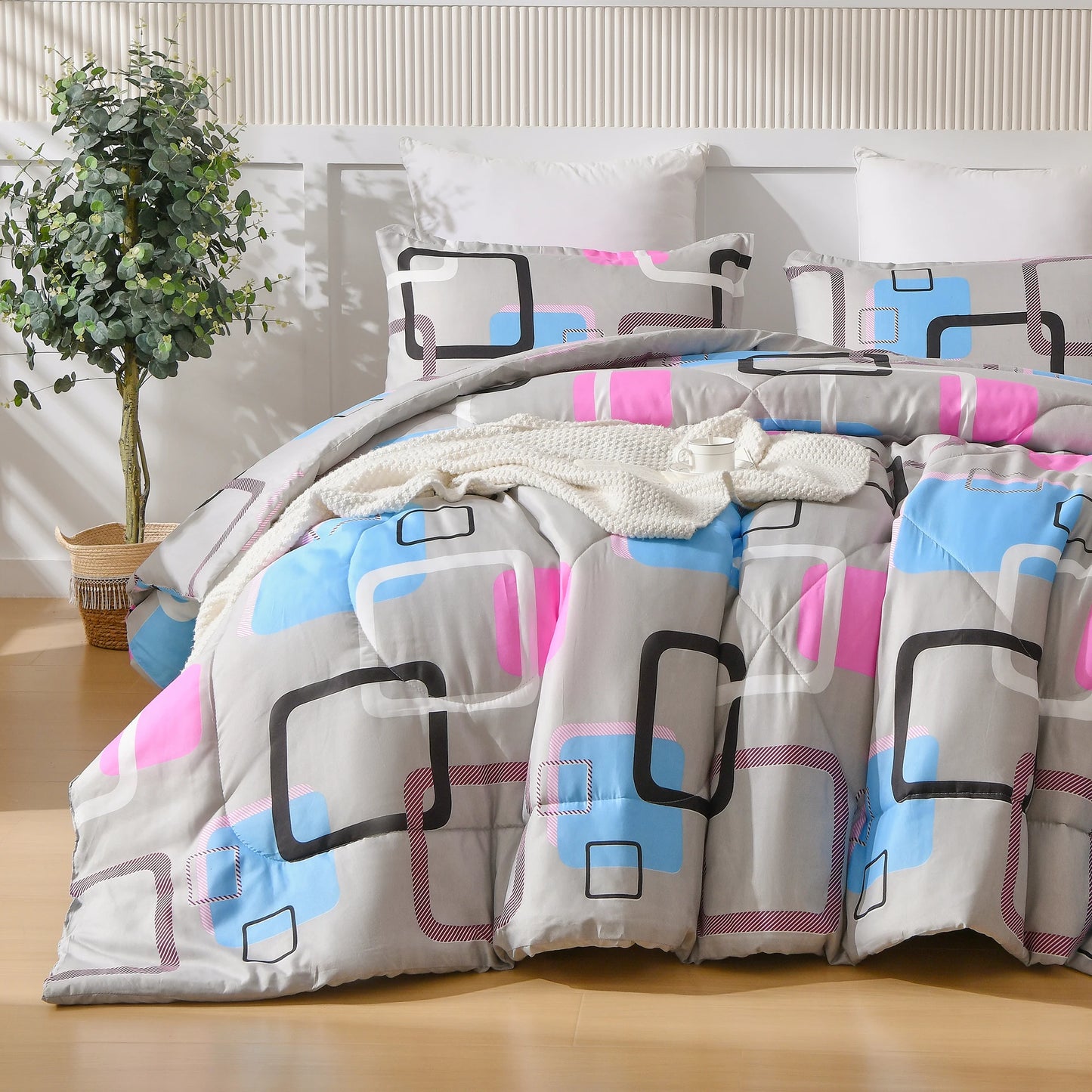 Luxury 3 Piece Comforter Set With Geometric Pattern