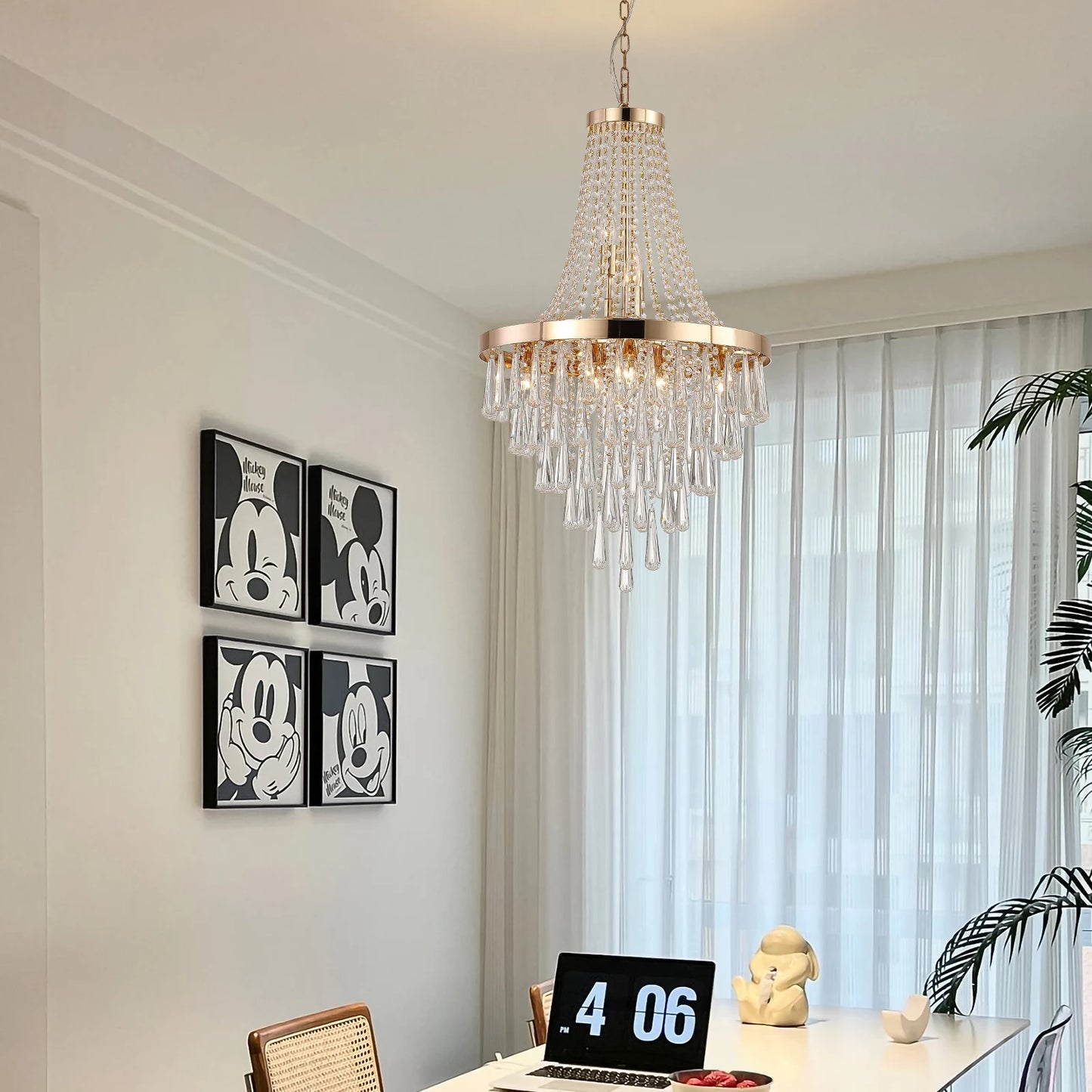 Beautiful and Modern Crystal Chandelier