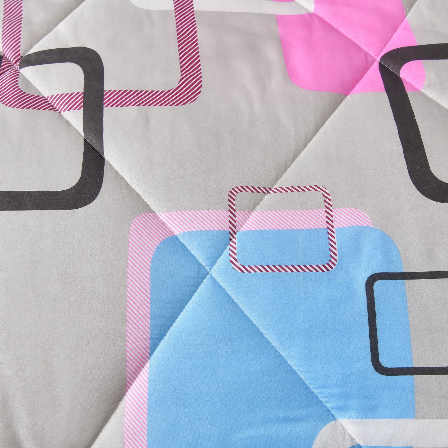 Luxury 3 Piece Comforter Set With Geometric Pattern