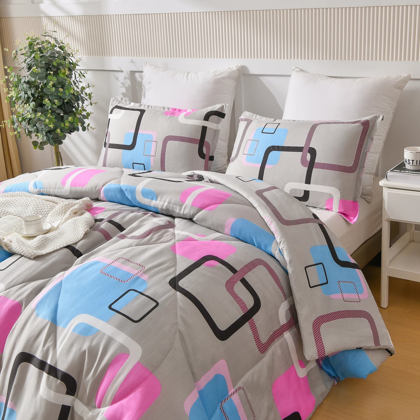Luxury 3 Piece Comforter Set With Geometric Pattern